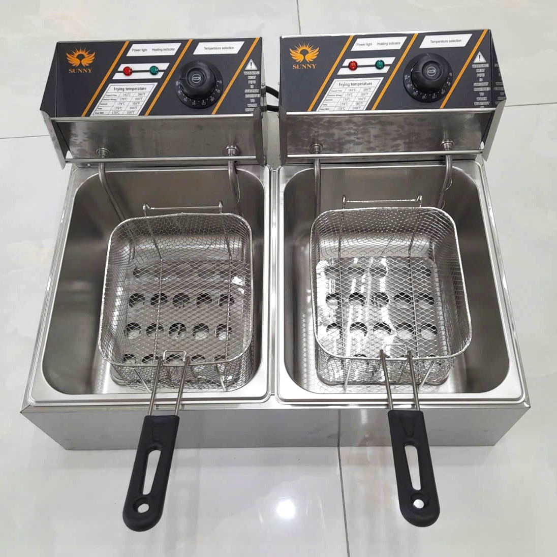 Bếp chiên cá viên